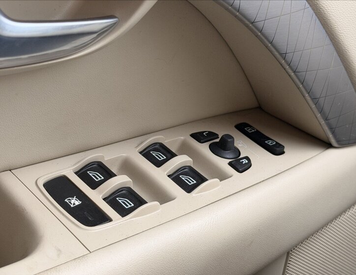 Volvo XC70 Kombi 2,4 l 151 kw