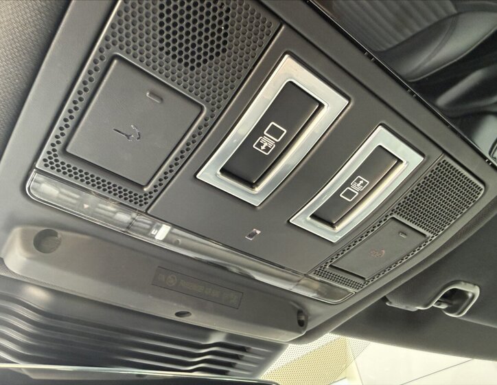 Land Rover Discovery SUV / Terénní 3,0 l 221 kw