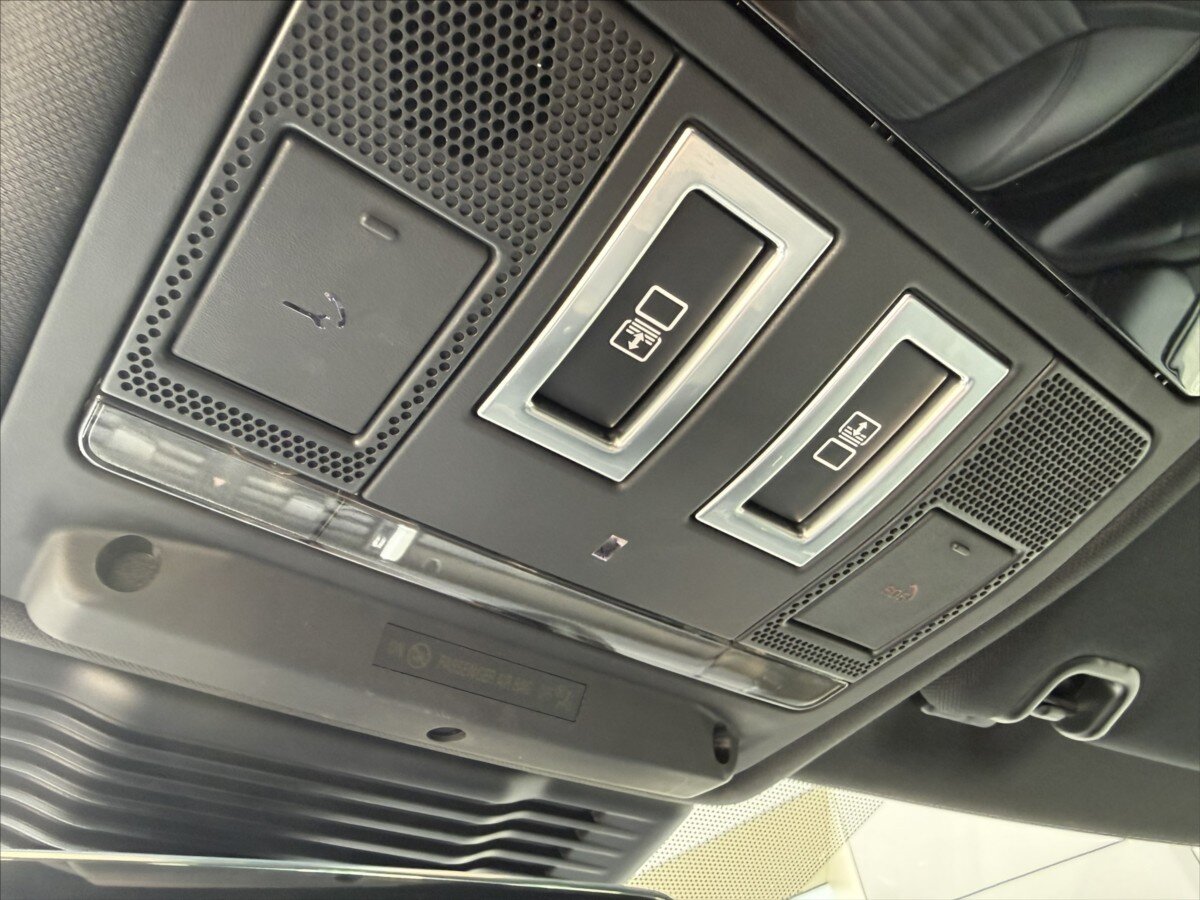 Land Rover Discovery SUV / Terénní 3,0 l 221 kw