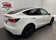 Tesla Model Y 8
