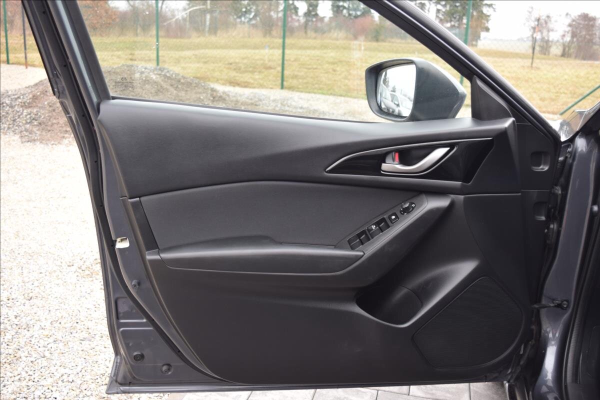 Mazda 3 Sedan 1,5 l 74 kw