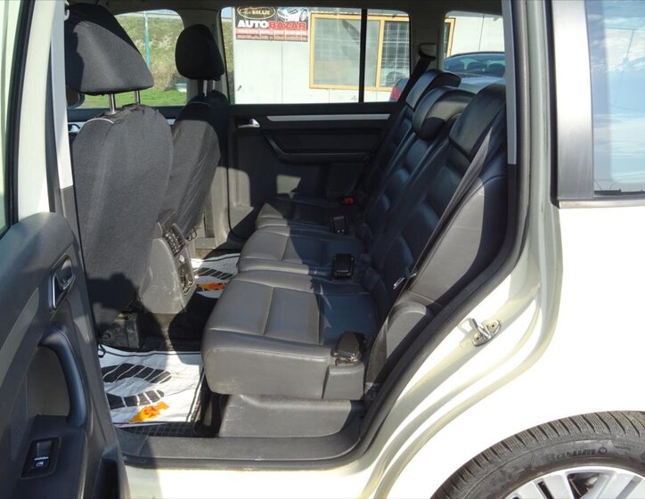 Volkswagen Touran Kombi 1,6 l 77 kw