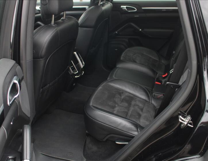 Porsche Cayenne SUV 4,1 l 283 kw