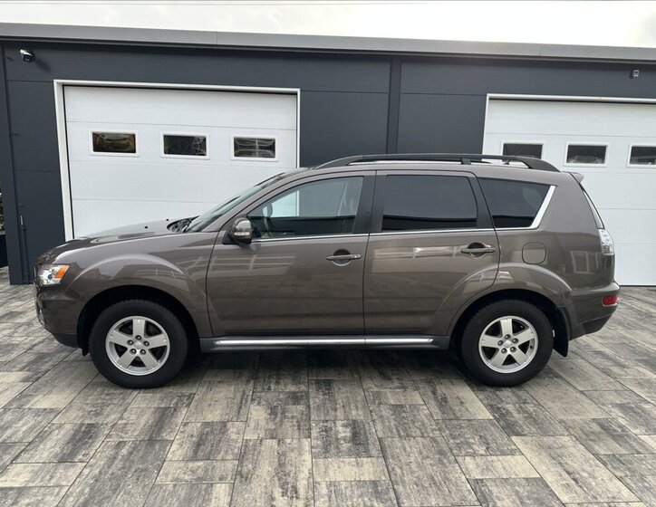 Mitsubishi Outlander SUV 2,3 l 130 kw