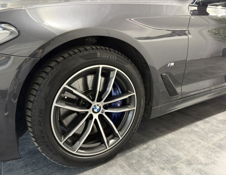 BMW Řada 5 Kombi 3,0 l 210 kw