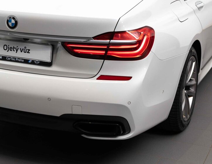 BMW Řada 7 Sedan 4,4 l 330 kw
