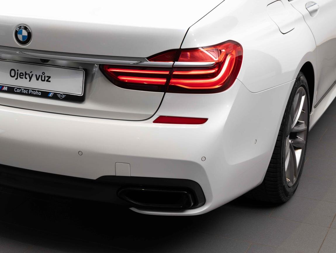BMW Řada 7 Sedan 4,4 l 330 kw