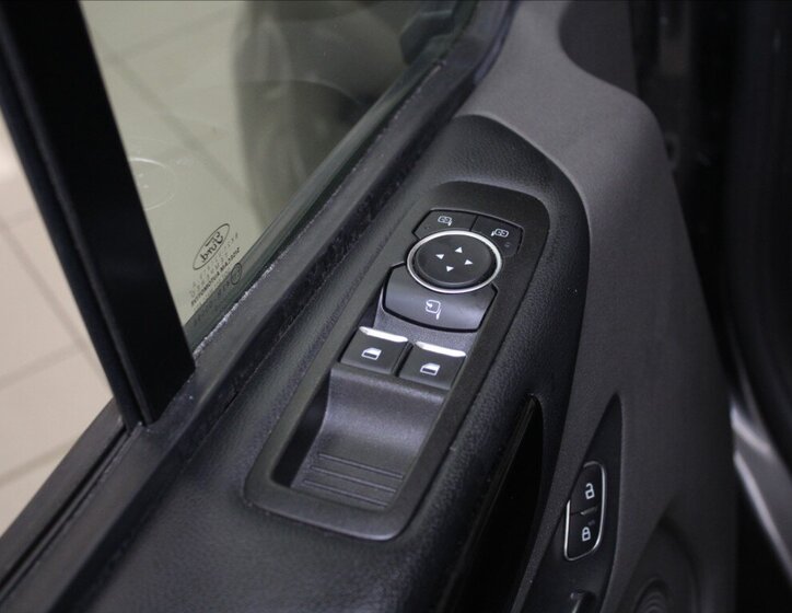 Ford Tourneo Custom MPV 2,0 l 136 kw