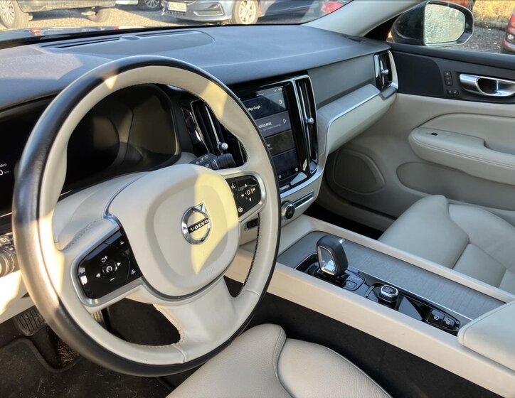 Volvo V60 Kombi 2,0 l 145 kw