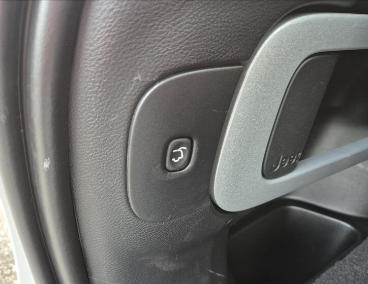 Jeep Cherokee SUV 2,2 l 147 kw