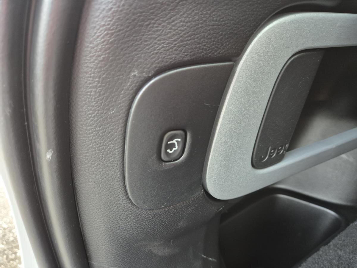 Jeep Cherokee SUV 2,2 l 147 kw