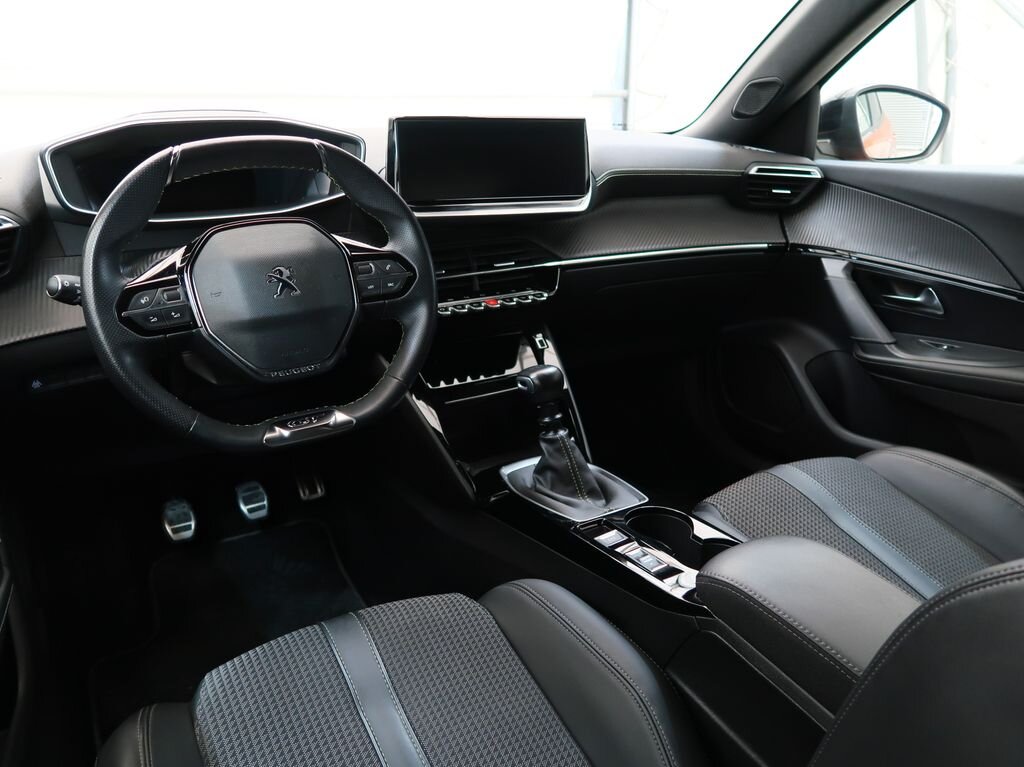 Peugeot 2008 SUV 1,2 l 96 kw