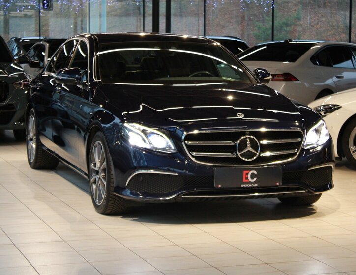 Mercedes-Benz Třídy E Sedan / Limuzína 1,6 l 118 kw