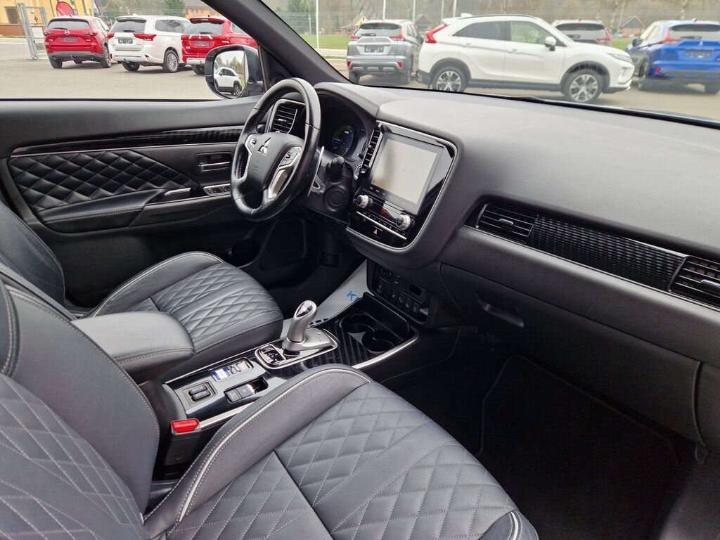 Mitsubishi Outlander SUV / Terénní 2,4 l 165 kw