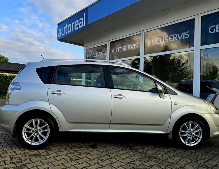 Toyota Corolla Verso 1