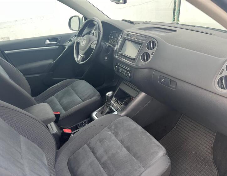 Volkswagen Tiguan 9