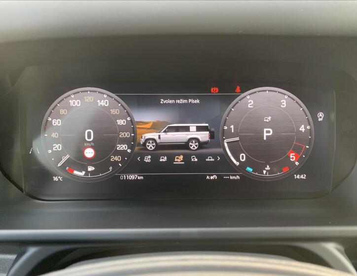 Land Rover Defender 67