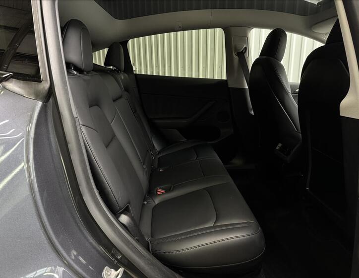 Tesla Model Y 29