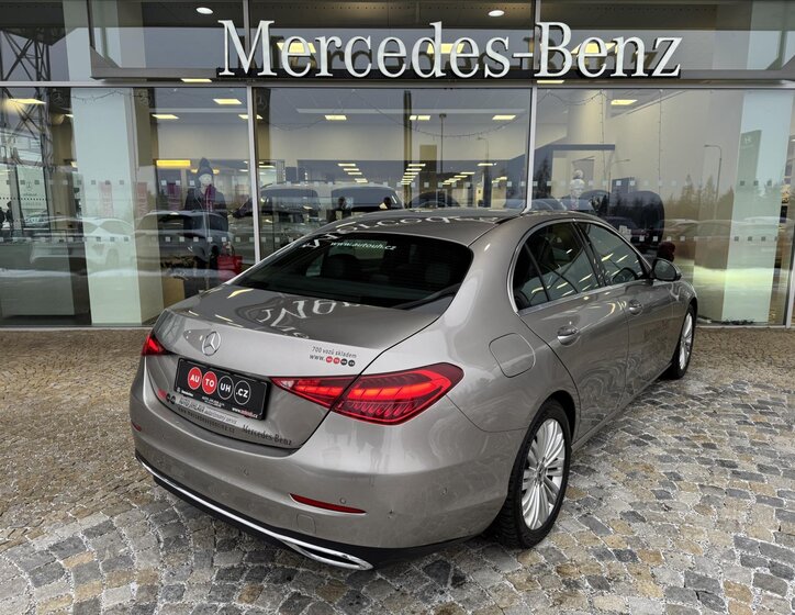 Mercedes-Benz Třídy C Sedan / Limuzína 2,0 l 147 kw