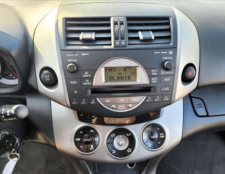 Toyota RAV4 SUV / Terénní 2,2 l 100 kw