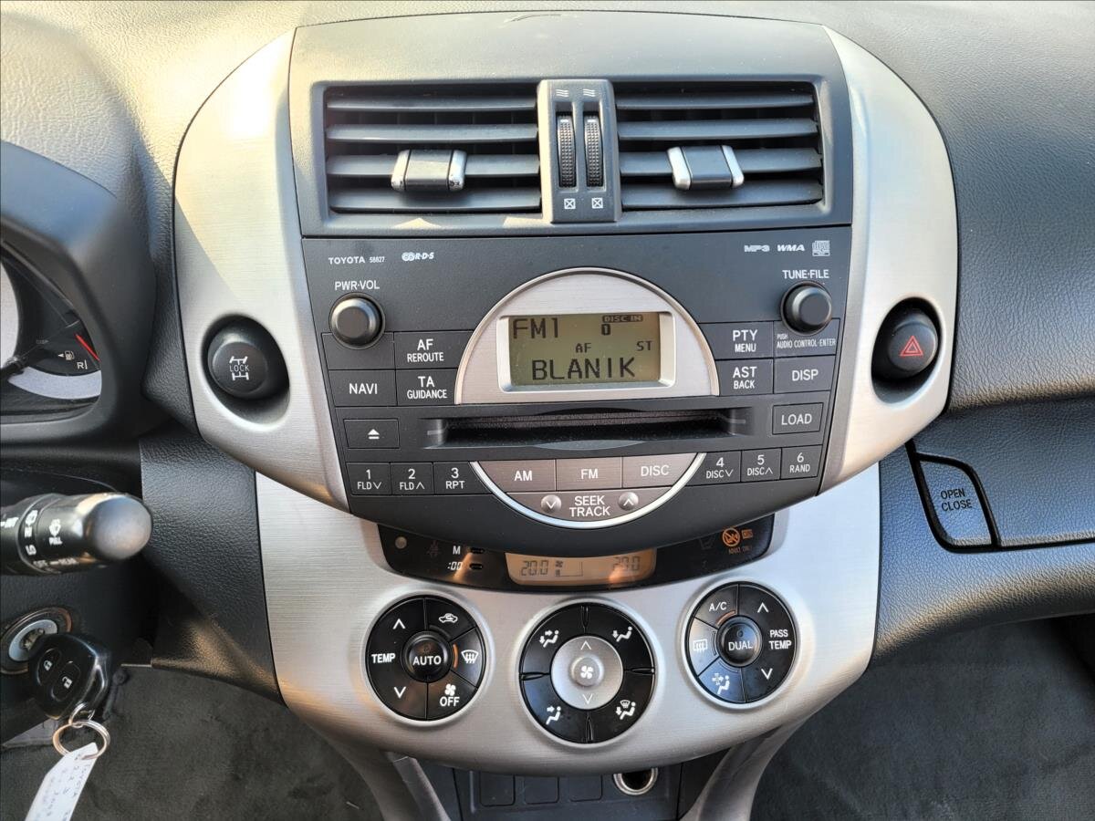 Toyota RAV4 SUV / Terénní 2,2 l 100 kw