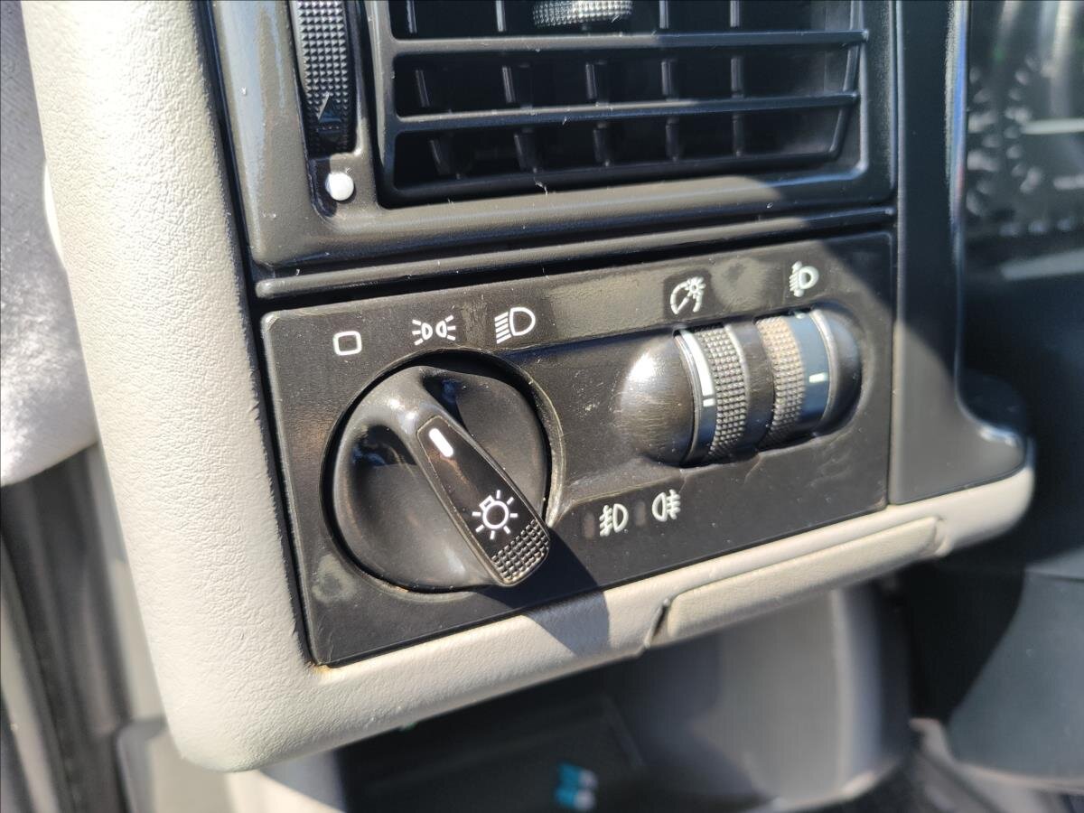 Volkswagen Transporter Kombi 2,5 l 75 kw