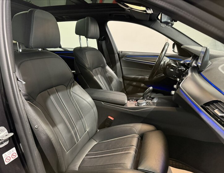 BMW Řada 5 Kombi 3,0 l 210 kw