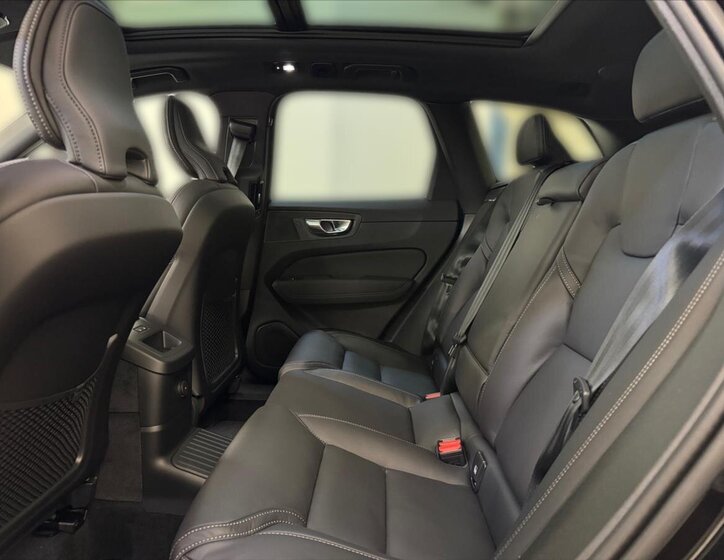 Volvo XC60 SUV / Terénní 2,0 l 228 kw