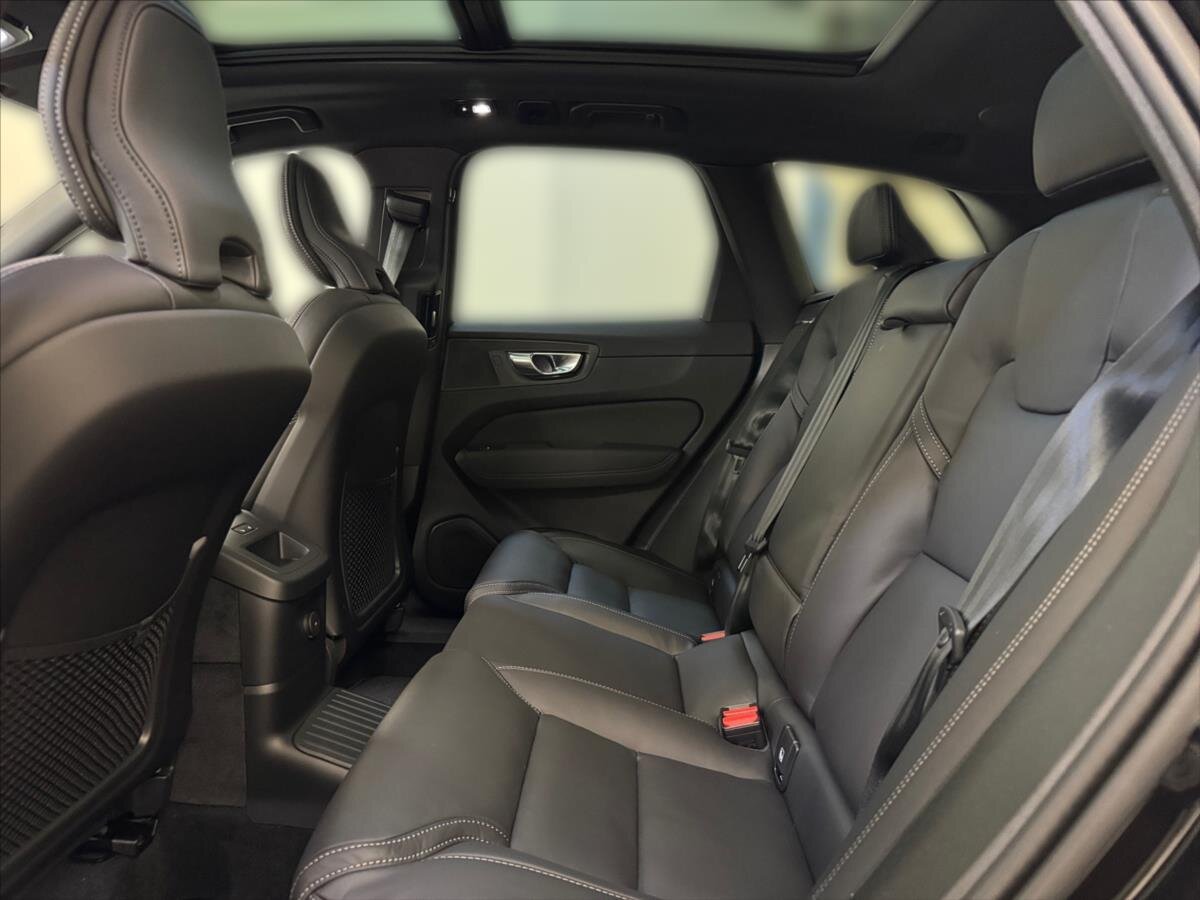 Volvo XC60 SUV / Terénní 2,0 l 228 kw