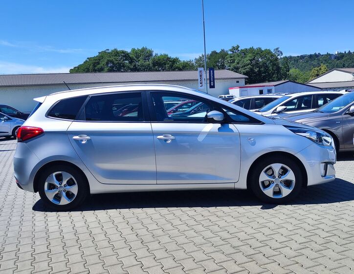 KIA Carens 4
