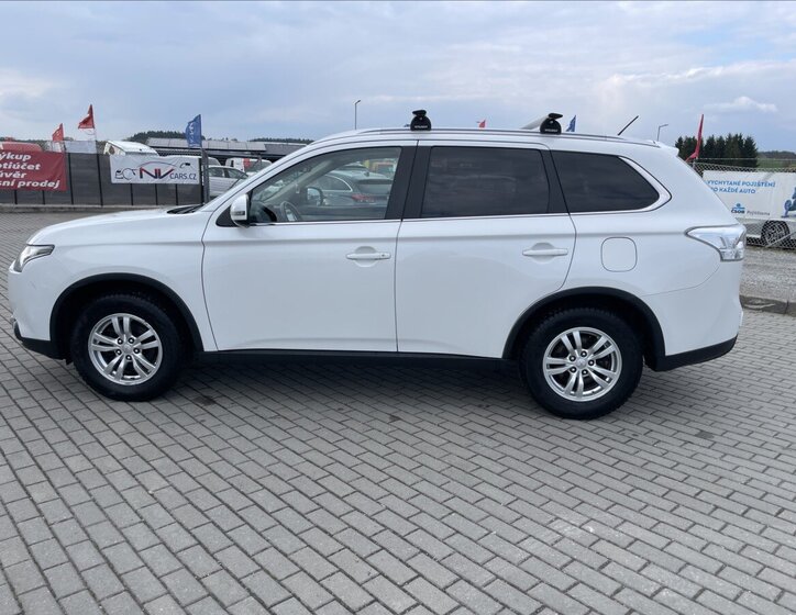 Mitsubishi Outlander SUV / Terénní 2,3 l 110 kw