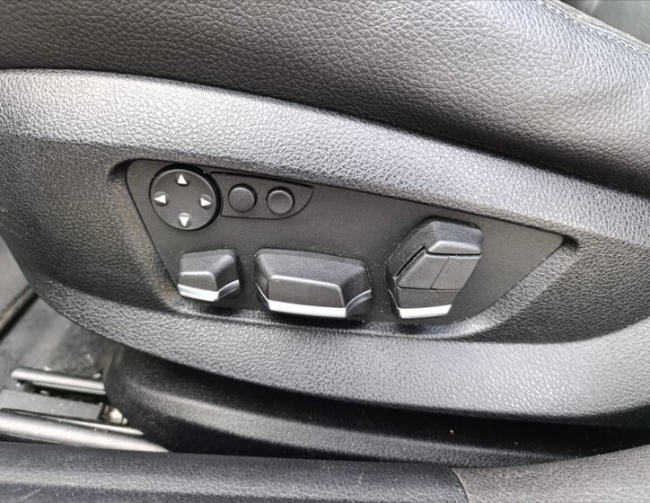 BMW Řada 5 Sedan 3,0 l 180 kw