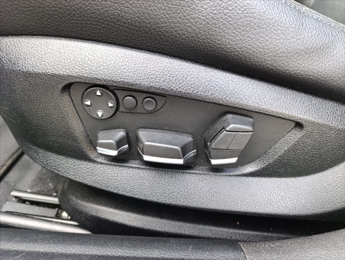 BMW Řada 5 Sedan 3,0 l 180 kw