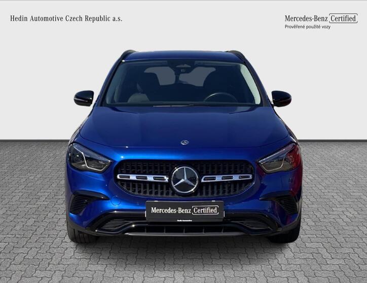 Mercedes-Benz GLA 8