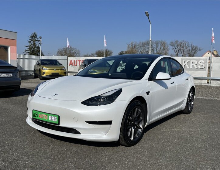 Tesla Model 3 Sedan / Limuzína 0,0 208 kw