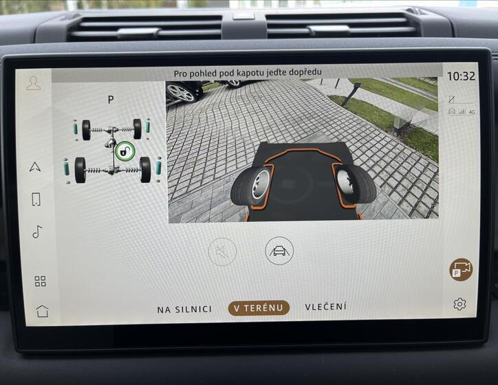 Land Rover Defender 23