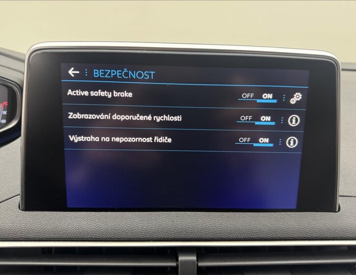 Peugeot 3008 SUV / Terénní 1,2 l 96 kw