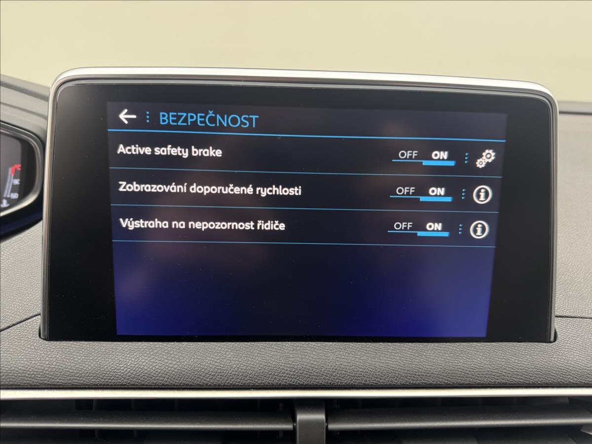 Peugeot 3008 SUV / Terénní 1,2 l 96 kw