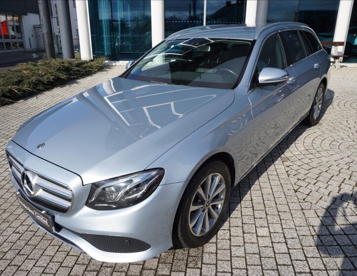 Mercedes-Benz Třídy E Kombi 2,0 l 143 kw