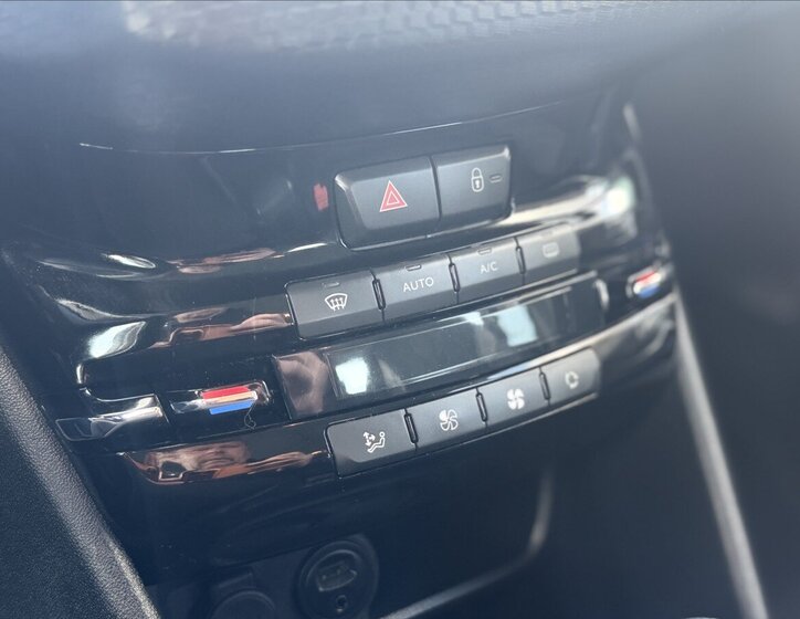 Peugeot 2008 SUV / Terénní 1,2 l 81 kw