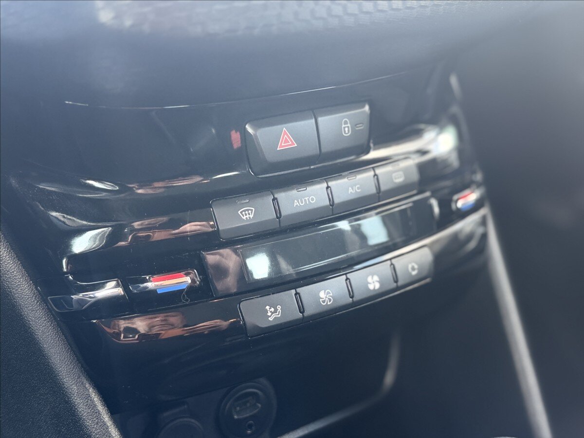 Peugeot 2008 SUV / Terénní 1,2 l 81 kw