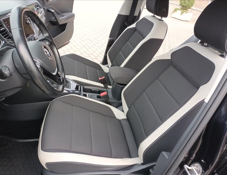 Volkswagen T-Roc SUV / Terénní 1,5 l 110 kw