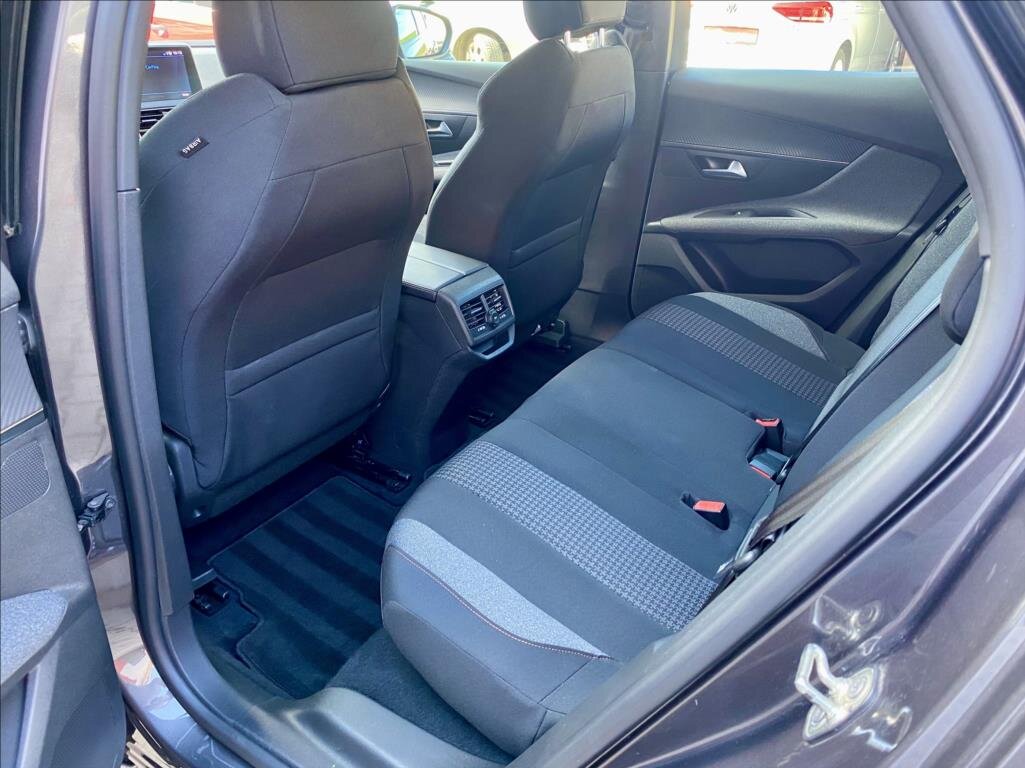 Peugeot 3008 SUV 1,2 l 96 kw