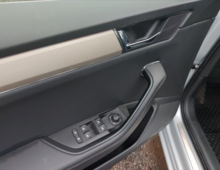 Škoda Superb Liftback 2,0 l 110 kw