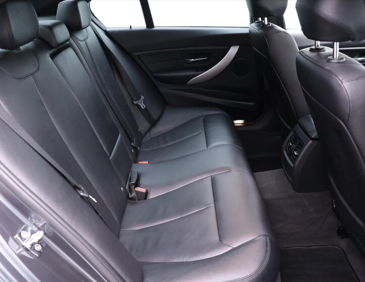 BMW Řada 3 Sedan 2,0 l 120 kw