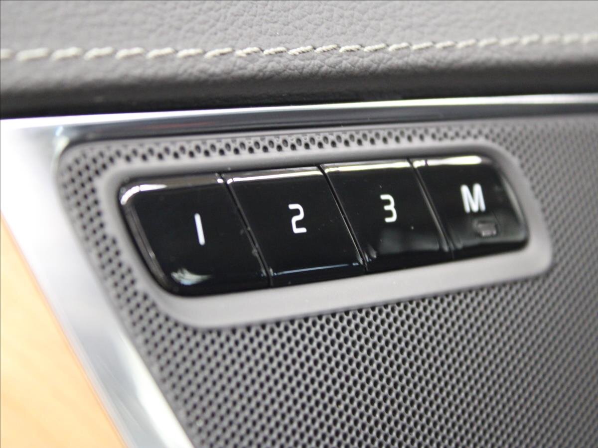 Volvo XC90 SUV / Terénní 2,0 l 173 kw