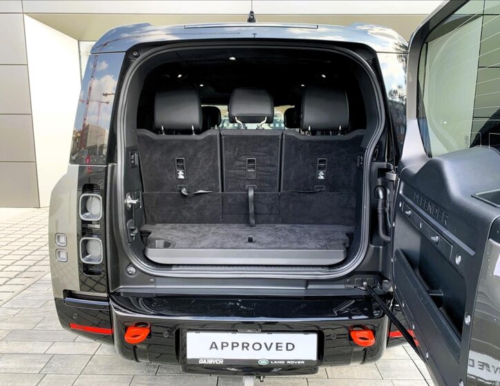 Land Rover Defender 17