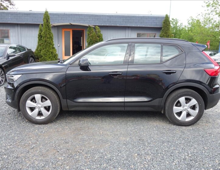Volvo XC40 SUV / Terénní 2,0 l 110 kw