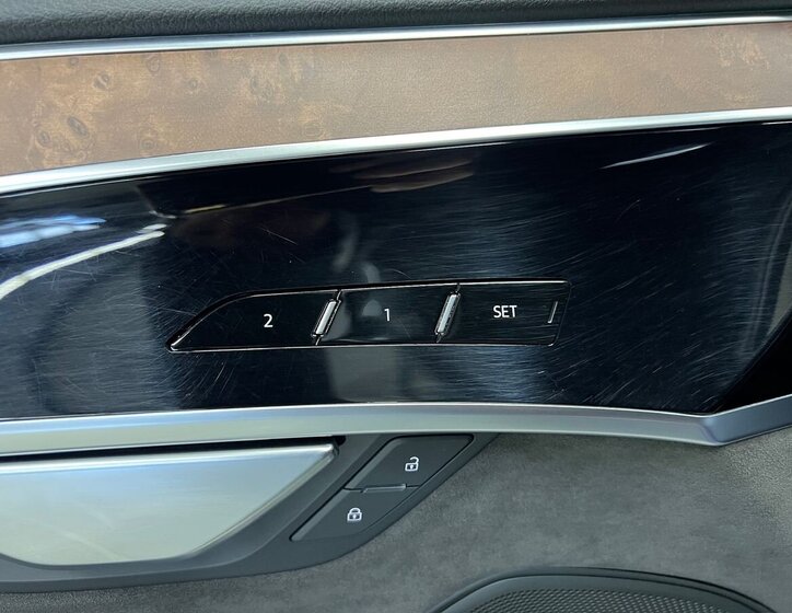 Audi A8 Sedan / Limuzína 3,0 l 210 kw