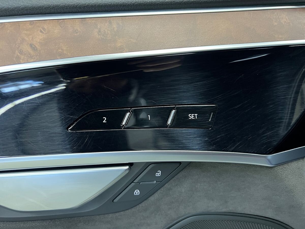 Audi A8 Sedan / Limuzína 3,0 l 210 kw